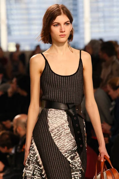 Look 76